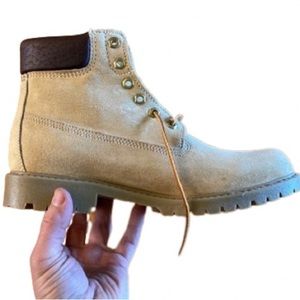 Mens size 9 1/4 Wolverine leather work boots.